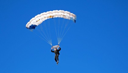 开云电竞登录入口-基利安·海耶斯（Killian Hayes）为法国男篮备战巴黎奥运会，里约奥运法国男篮