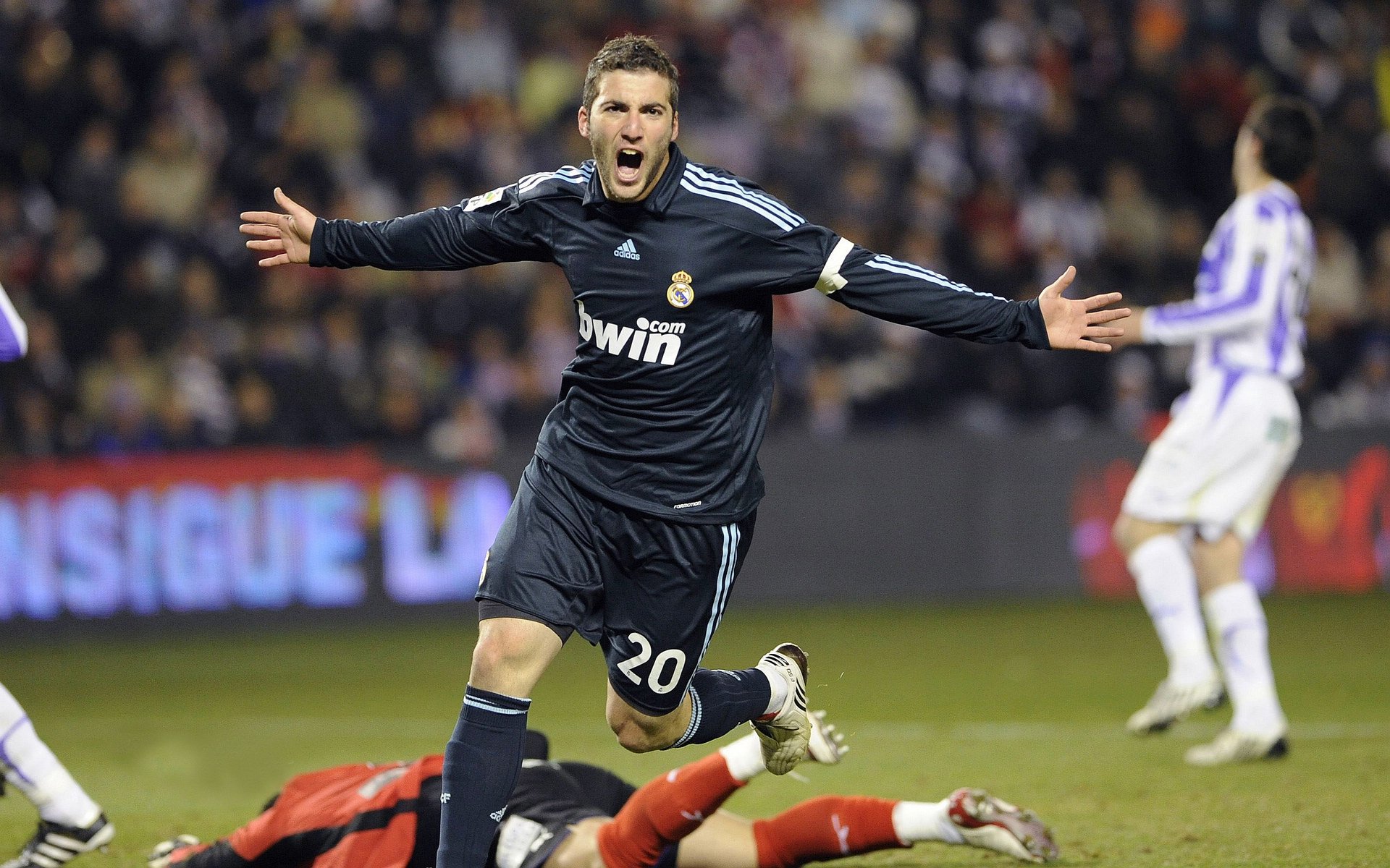 战次升级：季后赛的激烈角逐，战季2019